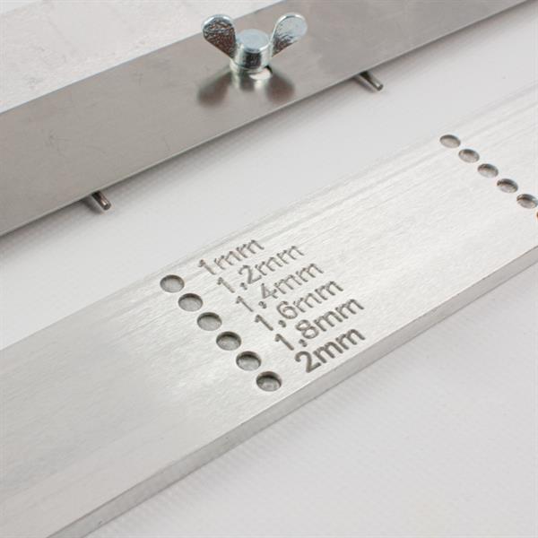 Control strip for surface scraper