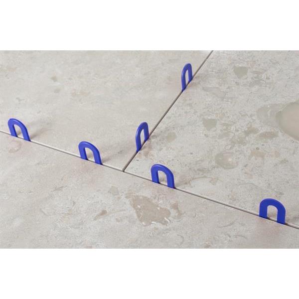 Horseshoe tile spacer