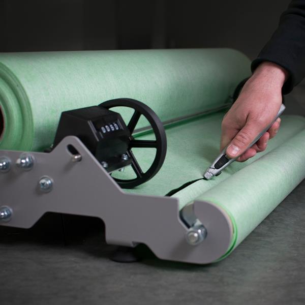 Dispenser for sealing membrane 30