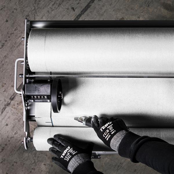 Dispenser for sealing membrane 30