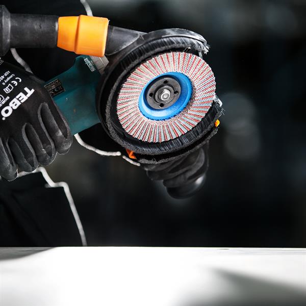 Dust extractor grinding